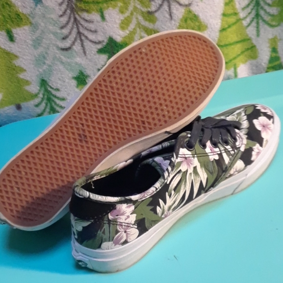 Leaf/ Floral Vans - Picture 5 of 8